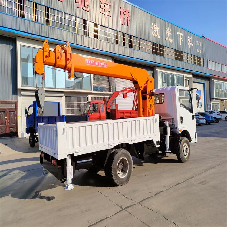 新丰乡三轮随车吊定制 农用改装机自备吊中瑞长期出售